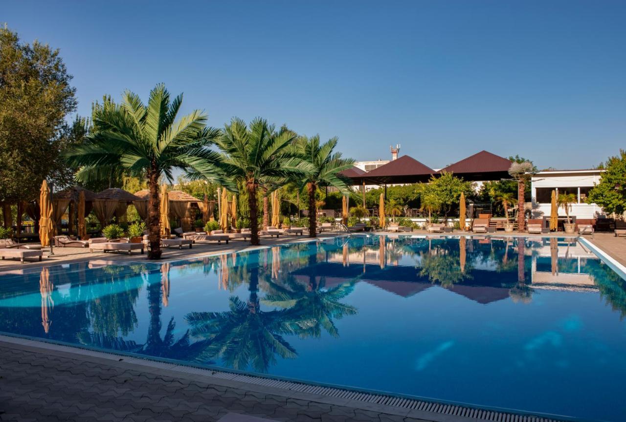 Cross Resort Hotel Erevan Exterior foto