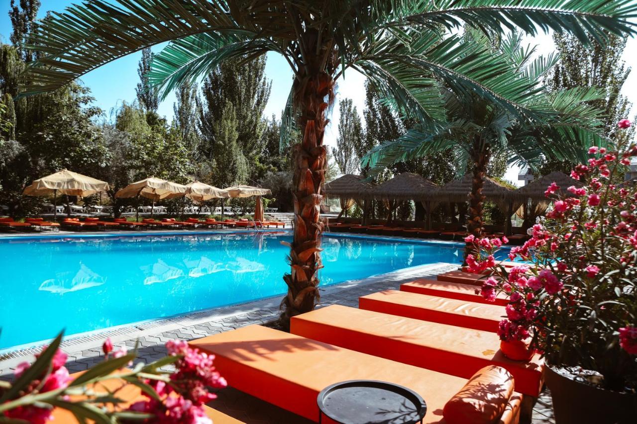 Cross Resort Hotel Erevan Exterior foto