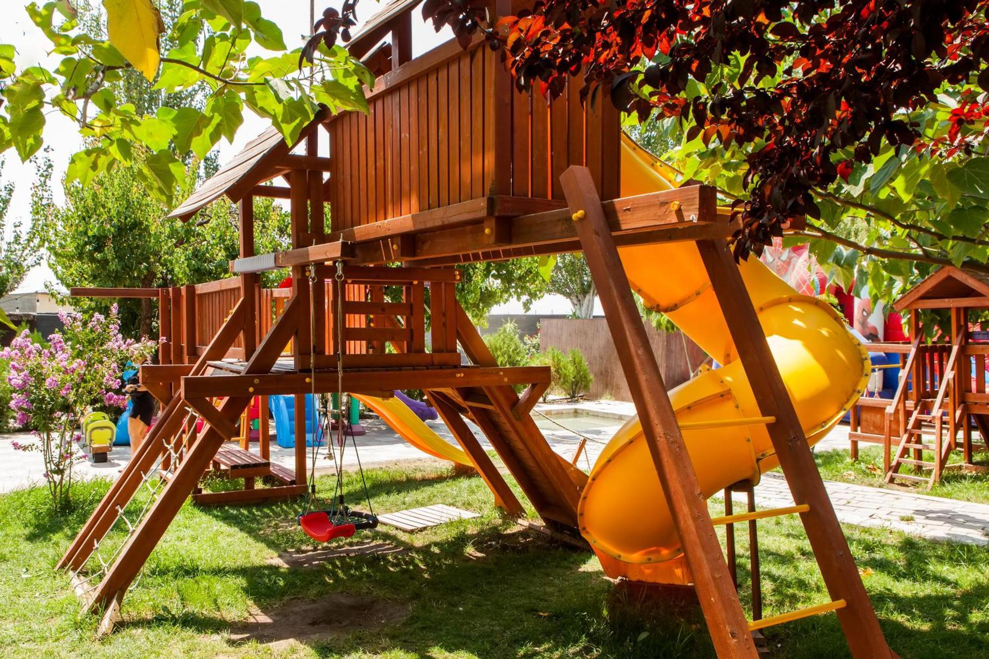 Cross Resort Hotel Erevan Exterior foto