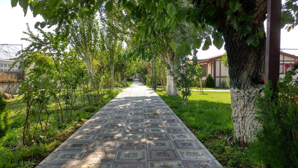 Cross Resort Hotel Erevan Exterior foto