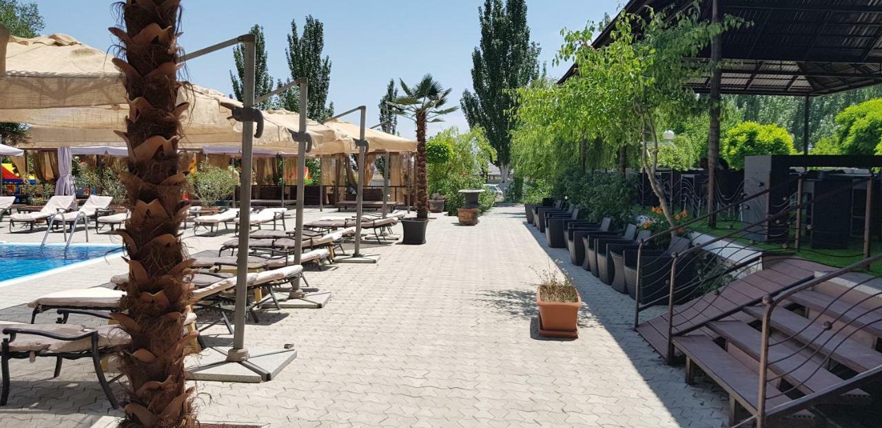 Cross Resort Hotel Erevan Exterior foto
